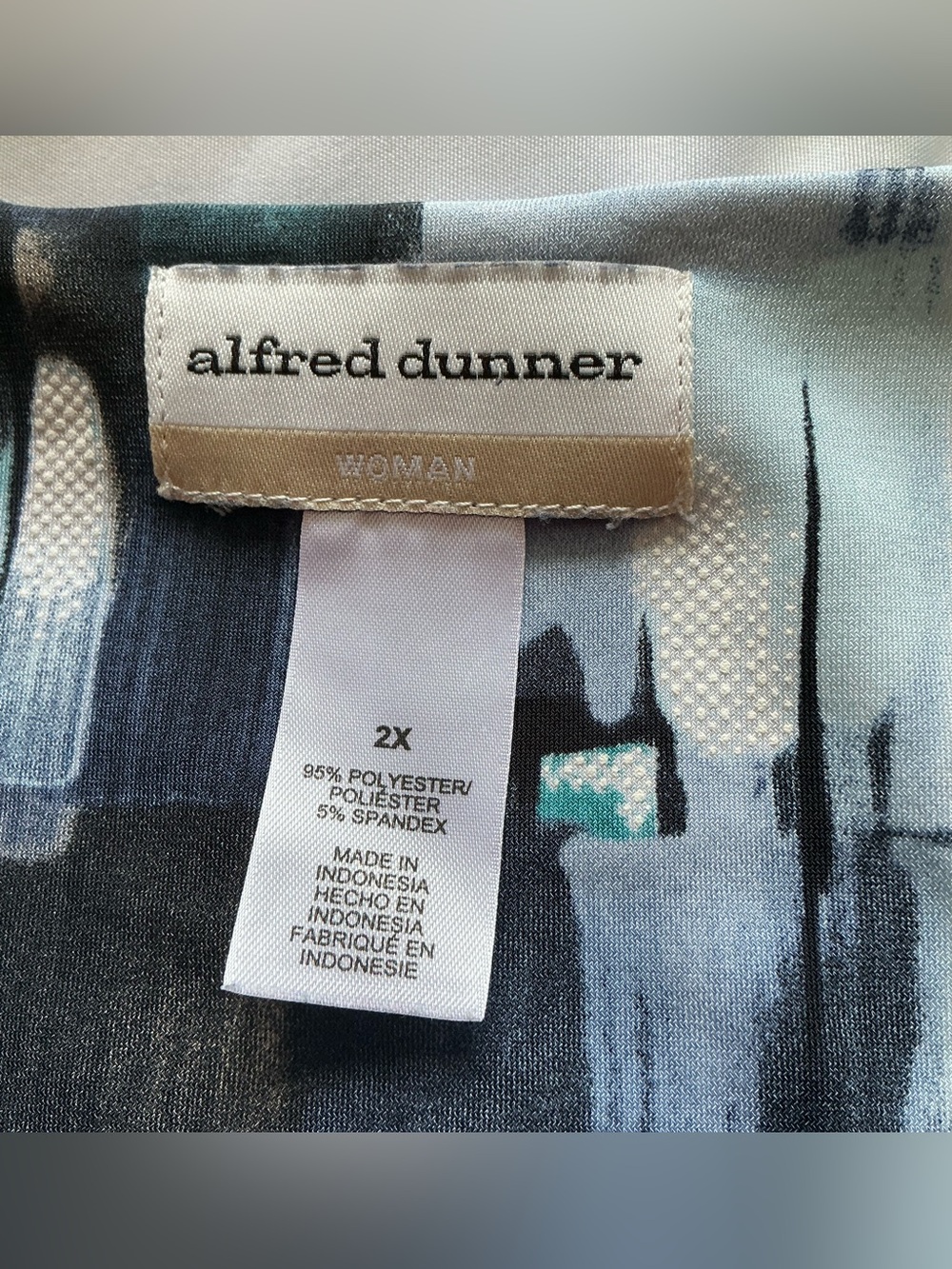 Alfred Dunner Geometric Stained Glass Print Pointed Hem Blouse 2X Keyhole Tunic - Picture 7 of 9